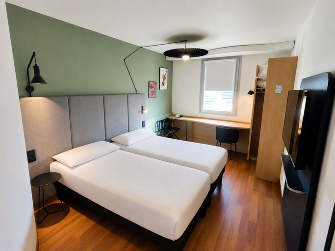 Bedroom 4, ibis Beauvais Airport, Oise