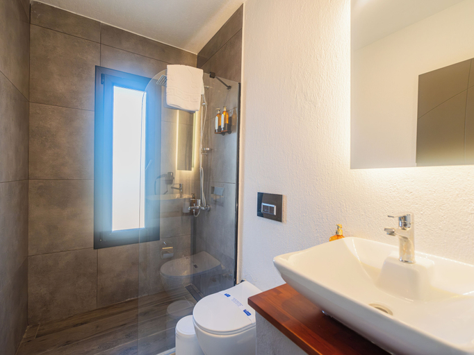 Bathroom 5, Blanco, Çeşme