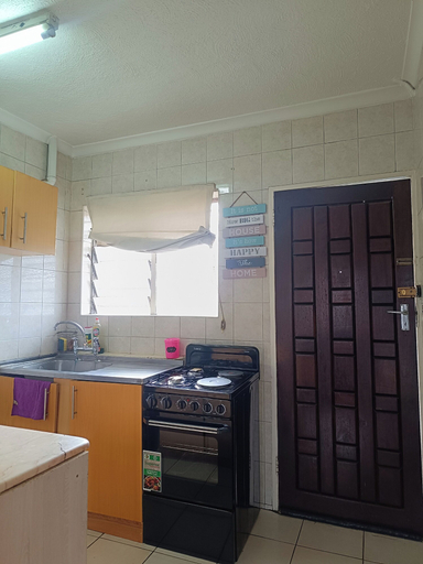 Private kitchen 4, 1 Bed Flat - Sleeps 2 - Parking - Wifi, Harare