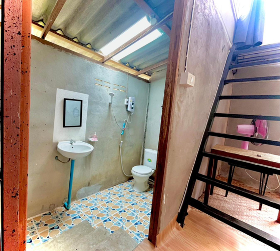 Bathroom, Sun Moon Pai Bungalow, Pai