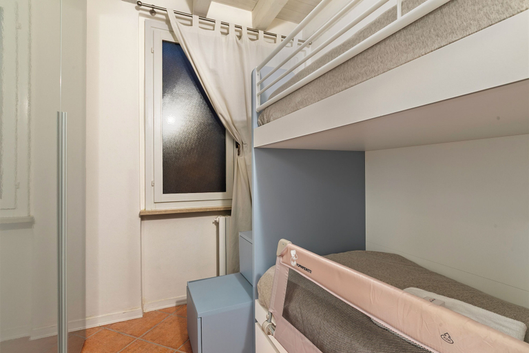 Room 5, Magnolia House: Sirmione Apt for 4 With Shared Pool, Brescia