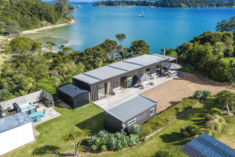 Exterior & Views 2, Wharetana Bay Villa with beach walkway, Auckland