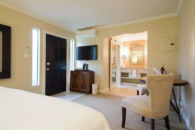 Interior 3, Pet-friendly Napa Retreat Wineries Downtown, Napa