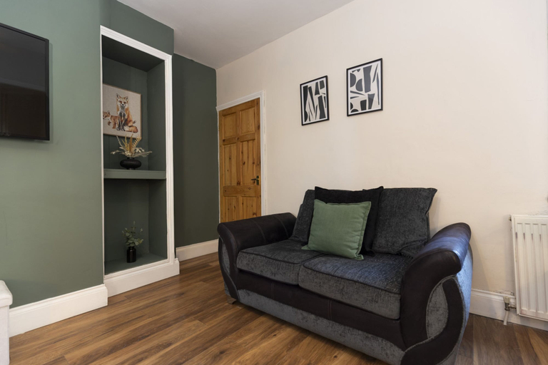 Room 4, Gateshead 2BR Home - Near Town Metro Access, Gateshead