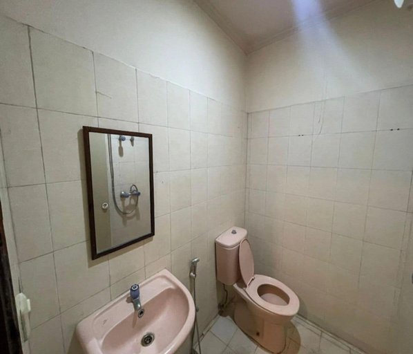 Bathroom 3, Cozzy Galaxy Hotel, Manado