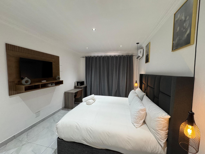 Room 5, Boutique Hotel-Style Room In Ferndale-D4, City of Johannesburg