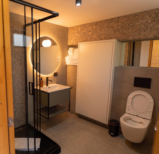 Bathroom 3, Casa Roben, Rau De Mori