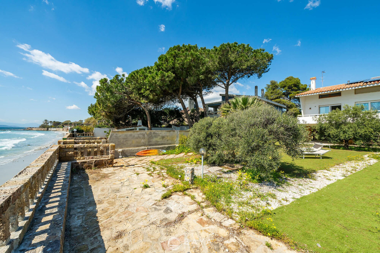Room 4, Seaside Villa Apartment With Beach Access, Cagliari