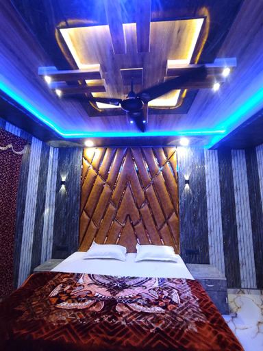 Sport & Beauty 5, HOTEL FABULOUS KASHMIR, Dal lake, Srinagar