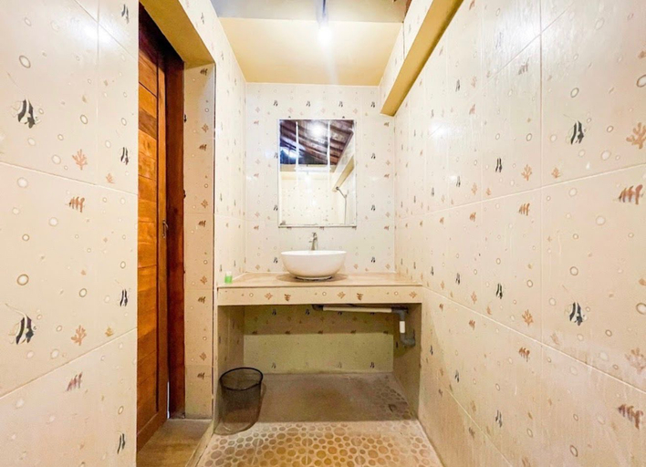 Bathroom 5, Lilis Aksito Akusara, Badung
