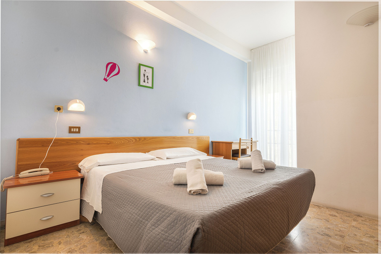 Bedroom 4, Hotel Santiago, Rimini