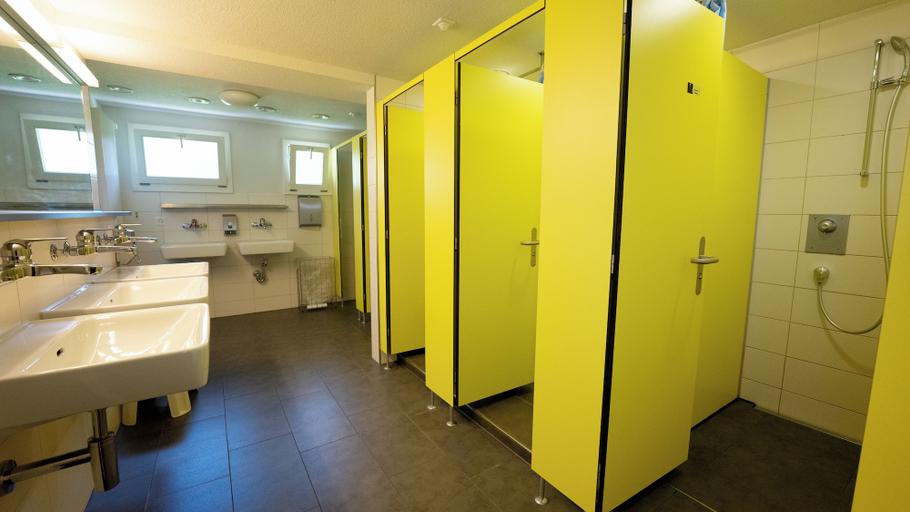 Bathroom 3, Youth Hostel Brienz, Interlaken