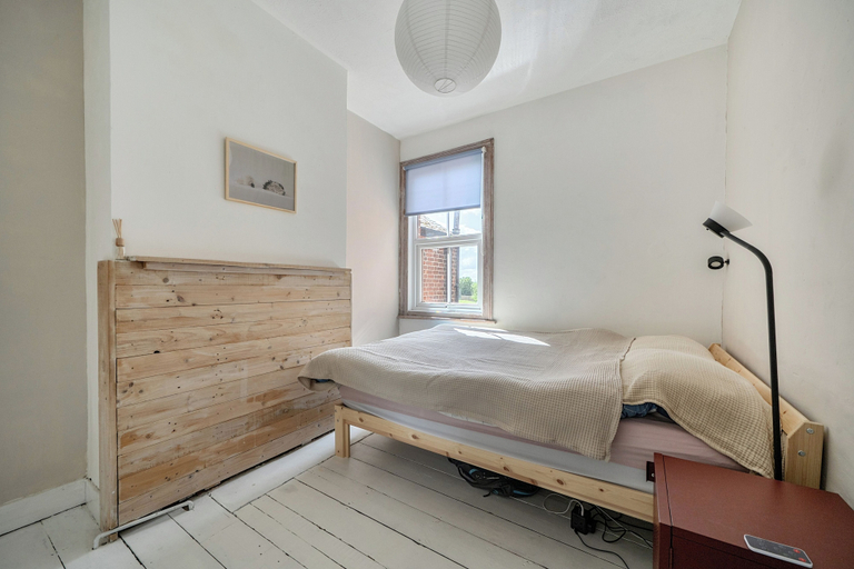 Room 2, Victorian Terrace Near Uni, Sleeps 6, Garden, Wokingham