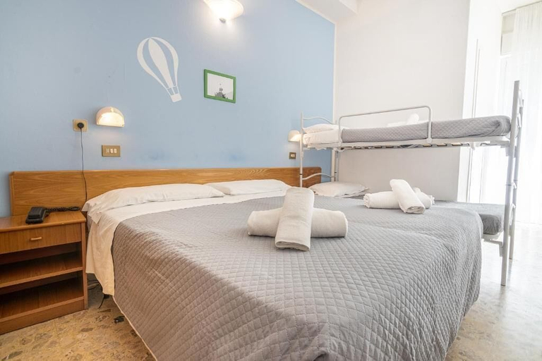 Bedroom 3, Hotel Santiago, Rimini