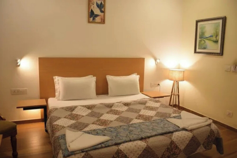 Room 5, FabHotel Prime Plaza Inn - 800M From Calangute Beach, North Goa
