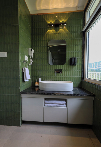 Bathroom 4, The Crosswoods Four, Nainital