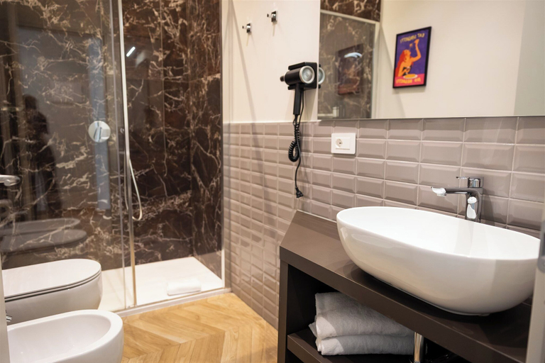 Bathroom 5, RossoVino Milano Boutique, Milano