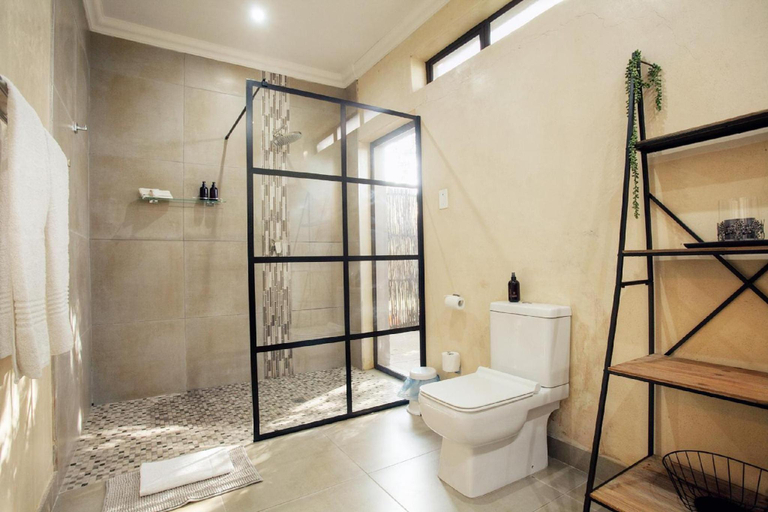 Bathroom 3, Bellevue Forest Reserve, Cacadu