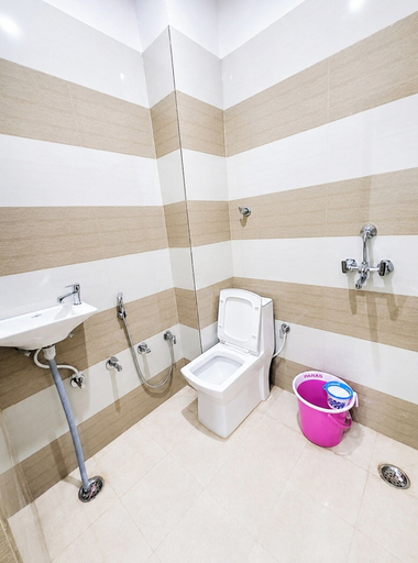 Bathroom 3, Hotel S Heritage Palace, Varanasi