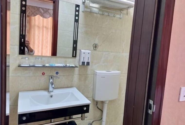 Bathroom 3, Mingxin Hotel, Enshi Tujia and Miao