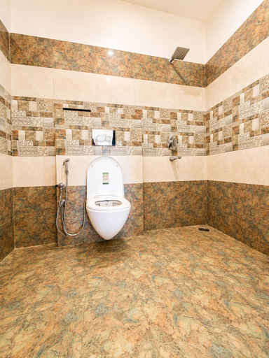 Bathroom 4, Hotel Four Seasons R, Dehradun