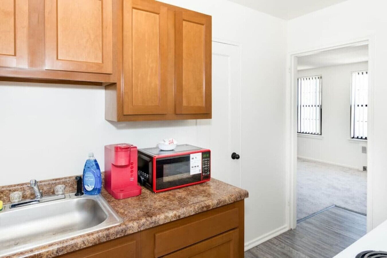Interior 4, 610b Large One Bedroom Downtown!, Albany