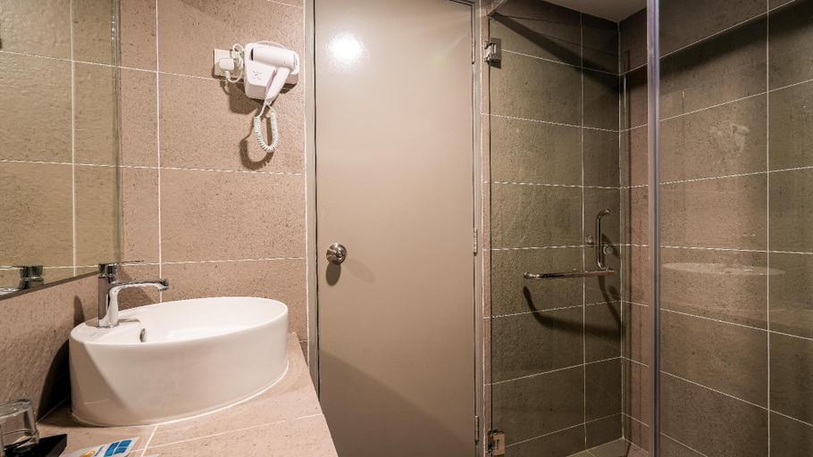 Bathroom 5, Bond Hotel Rawang, Gombak