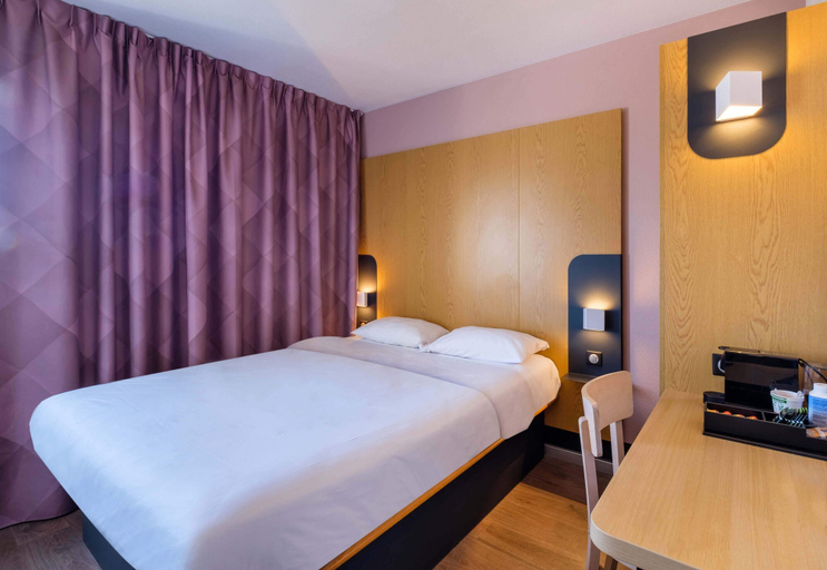 Bedroom 4, B&B Hotel Cannes La Bocca Plage, Alpes-Maritimes