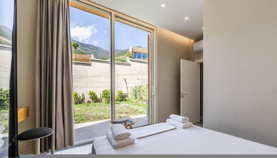 Room 4, Sea View Panorama Green Coast 2BR Patio Retreat, Vlorës
