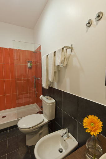 Bathroom 2, Casa Do Bairro By Shiadu, Lisbon