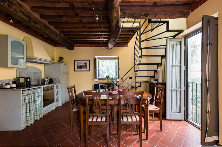 Room 2, Deluxe View Apartment in Borgo di Matraia, Lucca