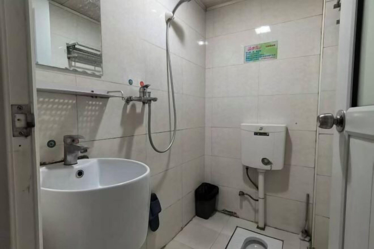 Bathroom 5, Huashuwanbinguan, Changsha