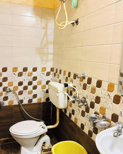 Bathroom 4, Hotel Mahakal Aashray Ujjain, Ujjain