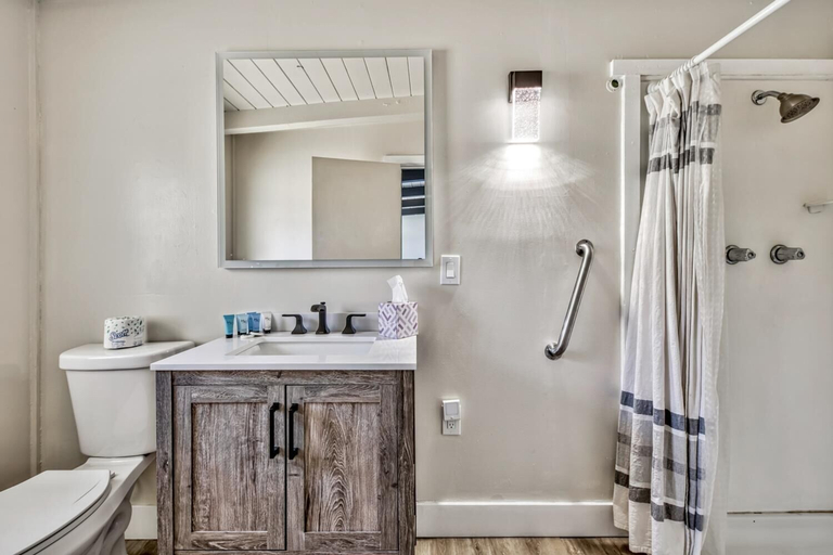Bathroom 5, The Historic West Walker Motel, Mono