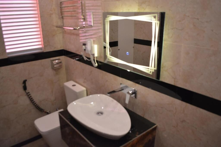 Bathroom 4, Hotel Radiance, Trincomalee Town and Gravets