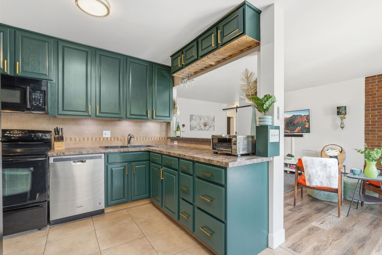 Private kitchen 2, The Aviary Near CSU Pool, Sauna, and Gym, Larimer