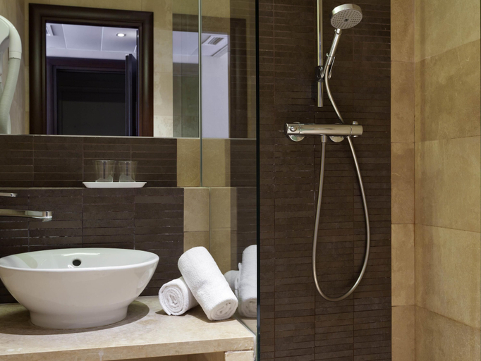 Bathroom 5, ibis Styles Beaulieu Sur Mer, Alpes-Maritimes