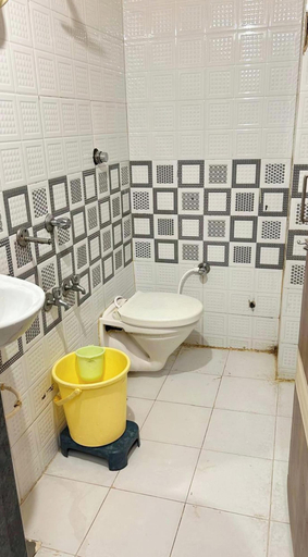 Bathroom 2, Hotel Mahakal Aashray Ujjain, Ujjain
