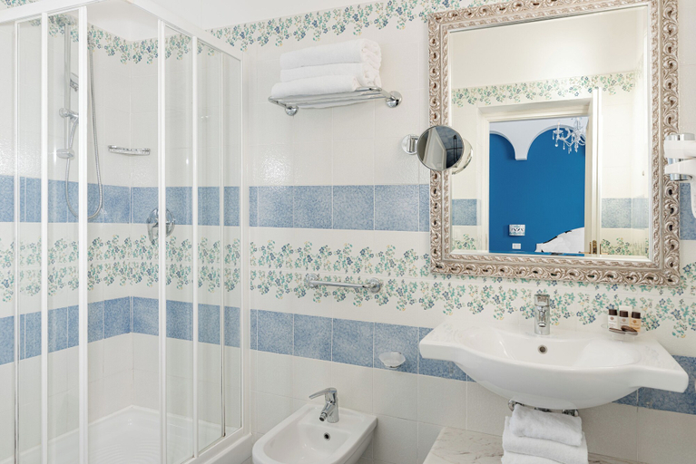 Bathroom 5, La Pineta Hotel Beach & SPA, Salerno