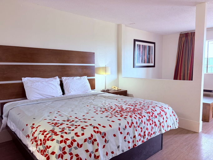Bedroom 2, Best Classic Inn & Suites Houston I 45 near IAH, Houston