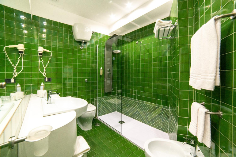 Bathroom 5, Circeo Park Hotel, Latina