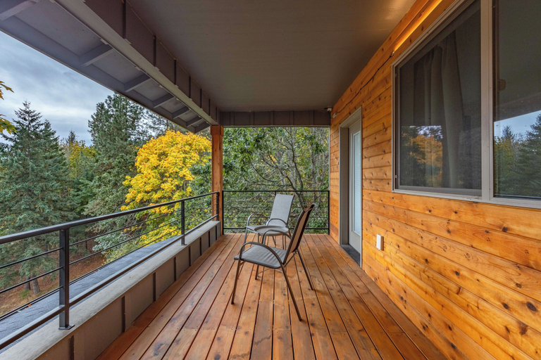 Interior 3, Evergreen Retreat A 30 Night Minimum, Klickitat