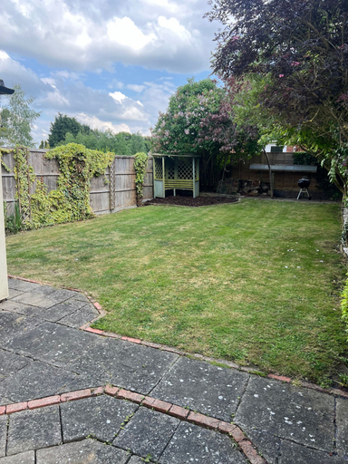 Property grounds, Isham House Sleeps 8 With Enclosed Garden, Northamptonshire