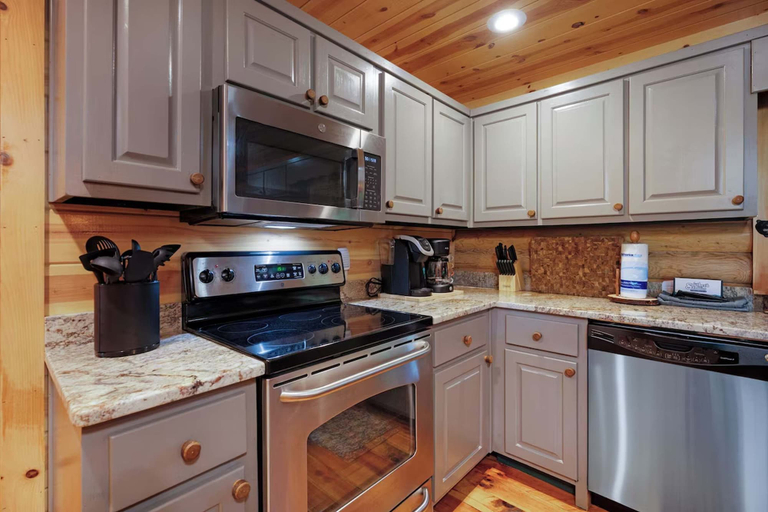 Private kitchen 2, Whippoorwill Calling - Endless Mountain Views, Hot Tub and Fire Pit, Fannin