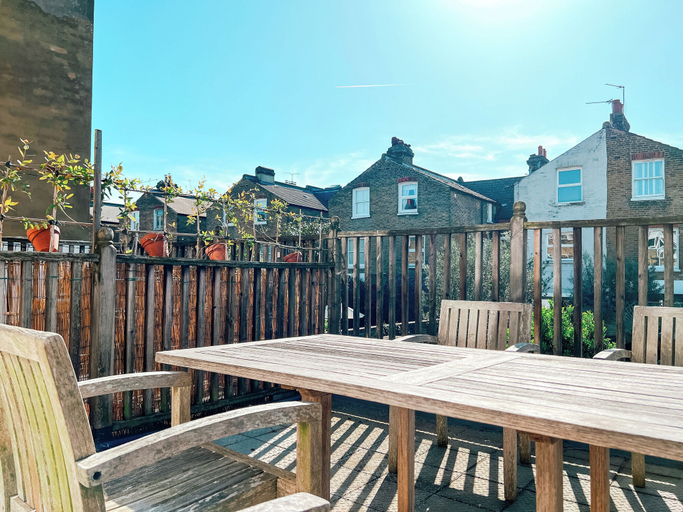 Outdoor dining 5, Sugden Road, London
