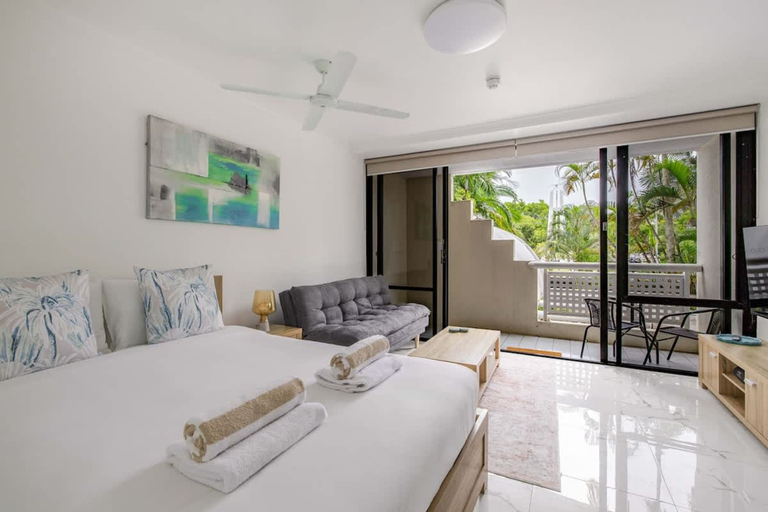 Room 4, Easy Stay Pool Esplanade Views, Cairns