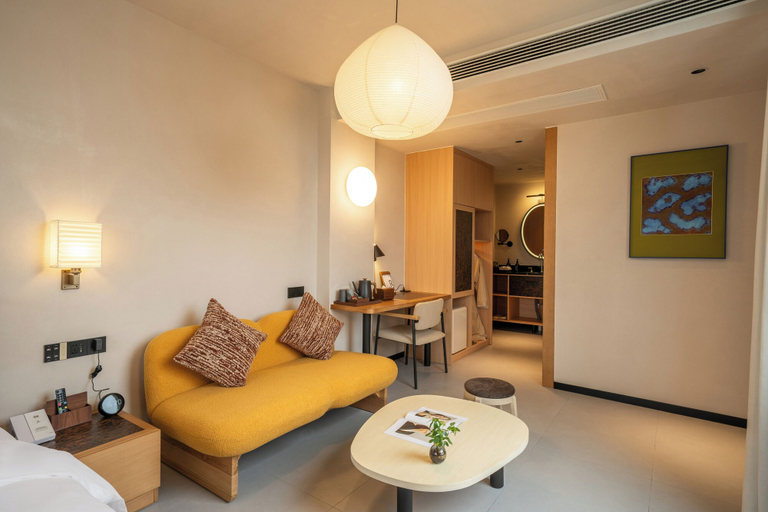 Living area 5, Banyan Retreat R10 Hotel, Guilin
