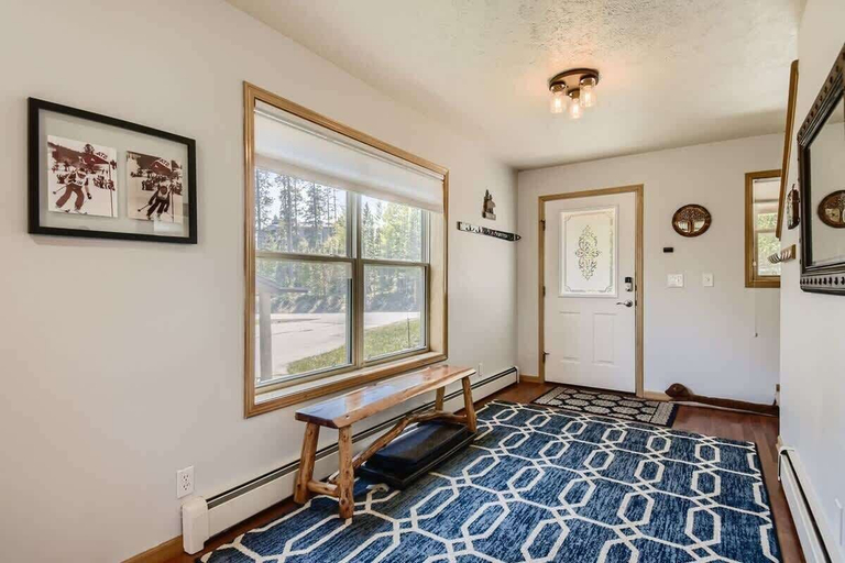 Interior 2, 4BR Townhome w/ Private Hot Tub, Garage, and Deck, Summit