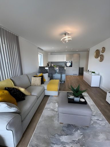 4, 2 bed 2 Bath Waterfront Luxury Apartment, Southampton