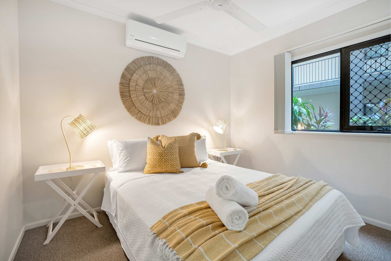 Room 4, Spacious Retreat With Courtyard Resort Pool, Cairns